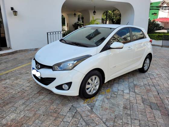 HYUNDAI HB20 1.6 COMFORT PLUS 16V FLEX 4P AUTOMÁTICO HYUNDAI HB20 1.6 COMFORT PLUS 16V FLEX 4P AUTOMÁTICO